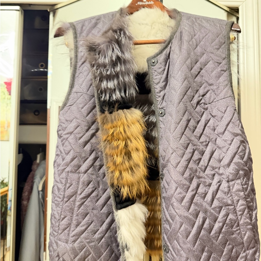 Linda Richards New York Reversible Fur Vest - Picture 3 of 5